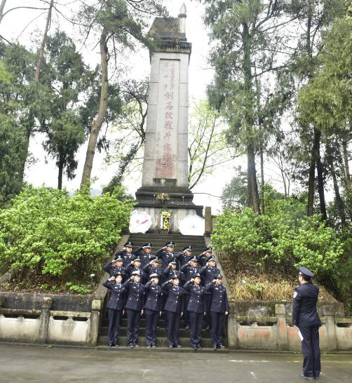 秀山县公安局开展清明节祭奠英烈主题教育活动