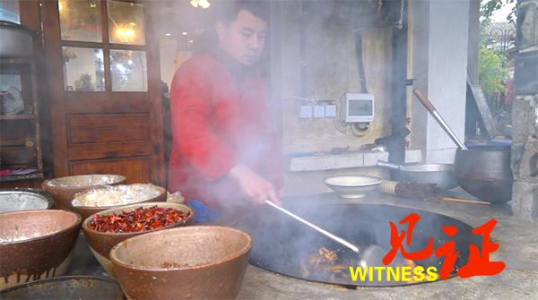 走!到民国街吃“回锅肉” 有酒有肉有江湖 走!到民国街吃“回锅肉” 有酒有肉有江湖
