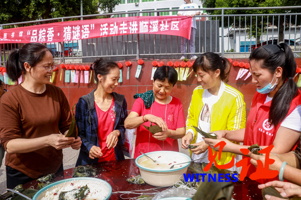 忠县图书馆:粽香飘溢,浓浓温情进社区 忠县图书馆:粽香飘溢,浓浓温情进社区