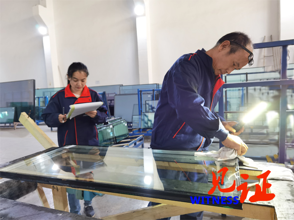 【见证·视频】亮精精玻璃:专注玻璃制造 打造匠心品质 【见证·视频】亮精精玻璃:专注玻璃制造 打造匠心品质
